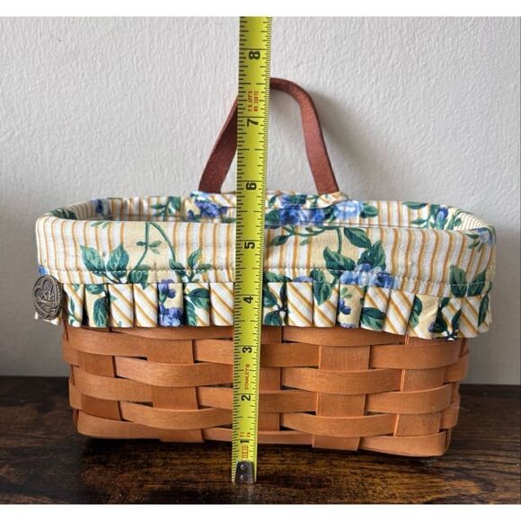 Longaberger 1999 Small Wall Hanging Basket with Leather Strap Signed w/Liner - Picture 6 of 9